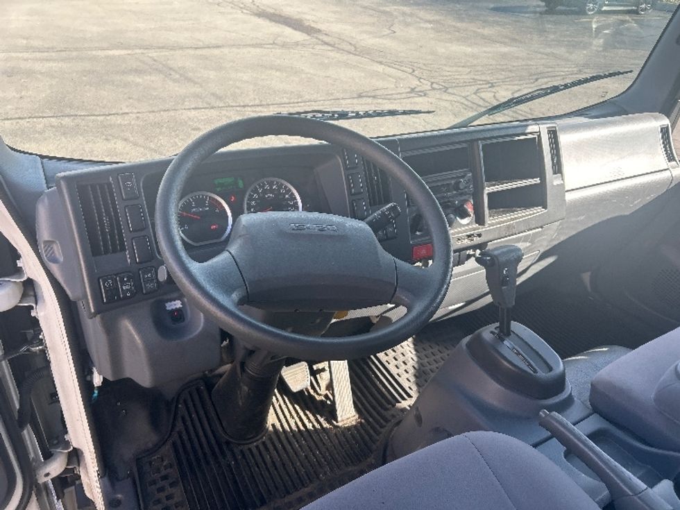 Medium Duty Box Truck-Light and Medium Duty Trucks-Isuzu-2019-NQR-Chicago (Melrose Park)-IL-66,788\n\t\tmiles-$ 46,500 - Image 17