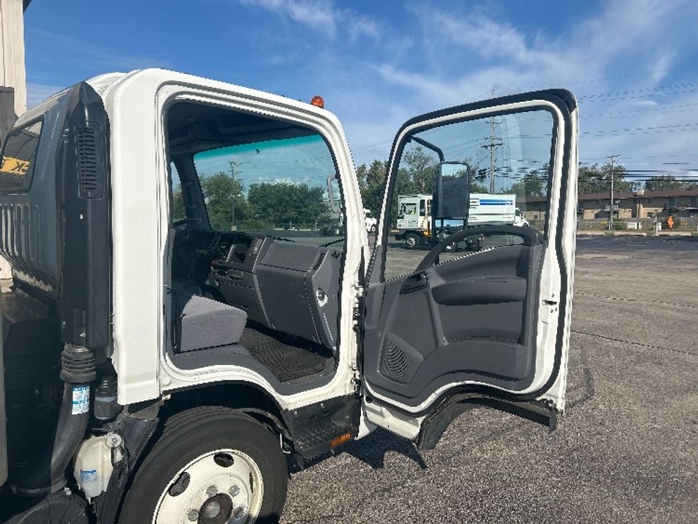 Medium Duty Box Truck-Light and Medium Duty Trucks-Isuzu-2019-NQR-Chicago (Melrose Park)-IL-66,788\n\t\tmiles-$ 46,500 - Image 20