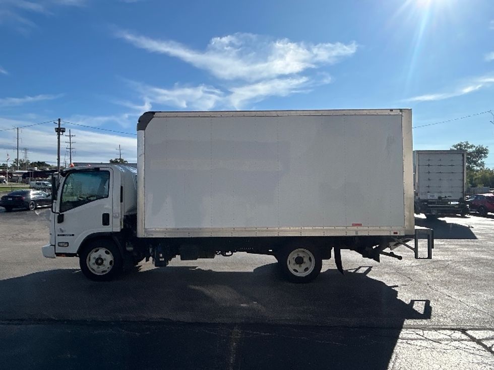 Medium Duty Box Truck-Light and Medium Duty Trucks-Isuzu-2019-NQR-Chicago (Melrose Park)-IL-66,788\n\t\tmiles-$ 46,500 - Image 4