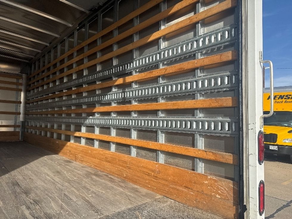 Medium Duty Box Truck-Light and Medium Duty Trucks-Isuzu-2019-NQR-Dallas-TX-39,553\n\t\tmiles-$ 48,500 - Image 11