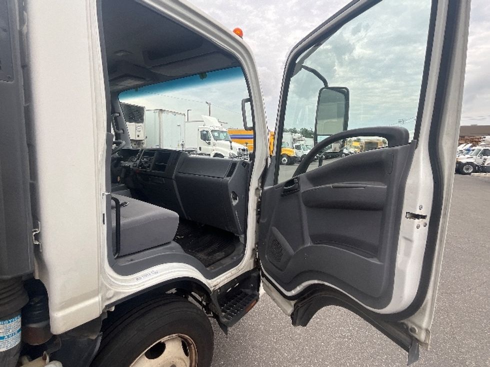 Medium Duty Box Truck-Light and Medium Duty Trucks-Isuzu-2019-NQR-Dayton-NJ-171,055\n\t\tmiles-$ 32,500 - Image 20