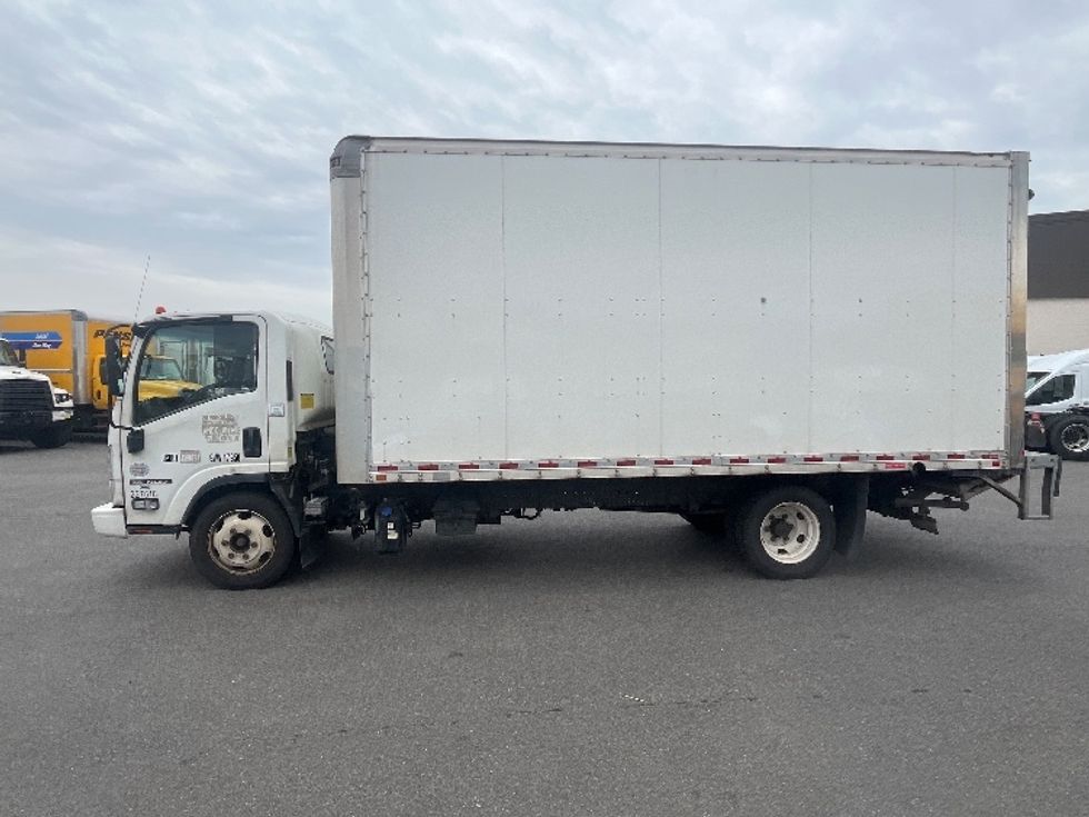 Medium Duty Box Truck-Light and Medium Duty Trucks-Isuzu-2019-NQR-Dayton-NJ-171,055\n\t\tmiles-$ 32,500 - Image 4