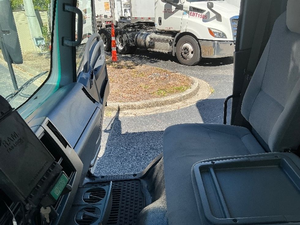 Medium Duty Box Truck-Light and Medium Duty Trucks-Isuzu-2019-NQR-Jacksonville-FL-89,145\n\t\tmiles-$ 45,250 - Image 19