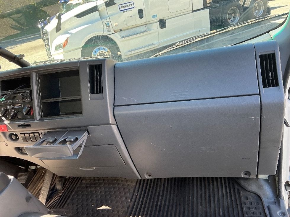 Medium Duty Box Truck-Light and Medium Duty Trucks-Isuzu-2019-NQR-Jacksonville-FL-89,145\n\t\tmiles-$ 45,250 - Image 21