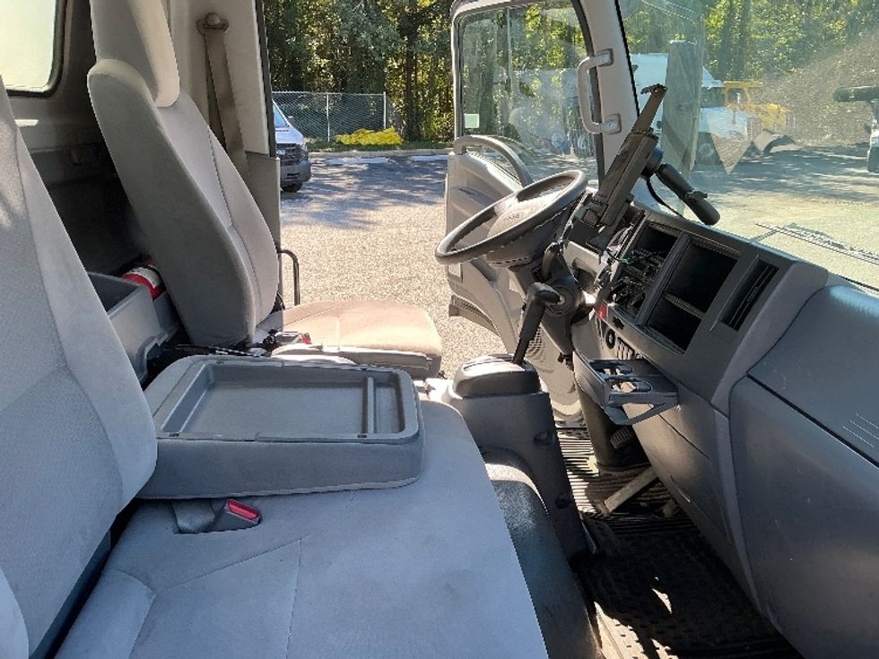 Medium Duty Box Truck-Light and Medium Duty Trucks-Isuzu-2019-NQR-Jacksonville-FL-89,145\n\t\tmiles-$ 45,250 - Image 22