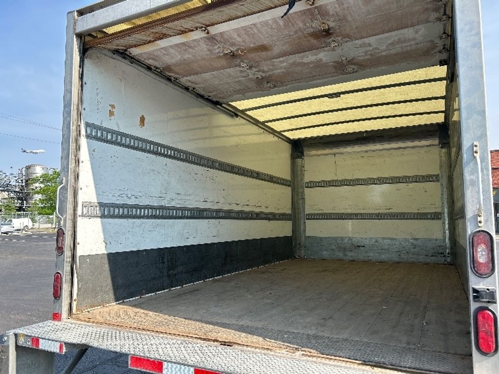 Medium Duty Box Truck-Light and Medium Duty Trucks-Isuzu-2019-NQR-Mississauga-ON-125,065\n\t\tkm-$ 68,250 - Image 11