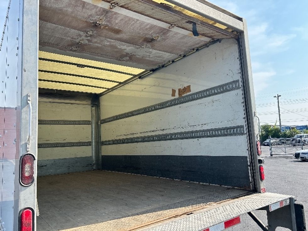 Medium Duty Box Truck-Light and Medium Duty Trucks-Isuzu-2019-NQR-Mississauga-ON-125,065\n\t\tkm-$ 68,250 - Image 12