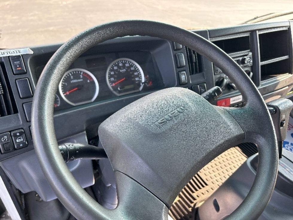 Medium Duty Box Truck-Light and Medium Duty Trucks-Isuzu-2019-NQR-Mississauga-ON-125,065\n\t\tkm-$ 68,250 - Image 17