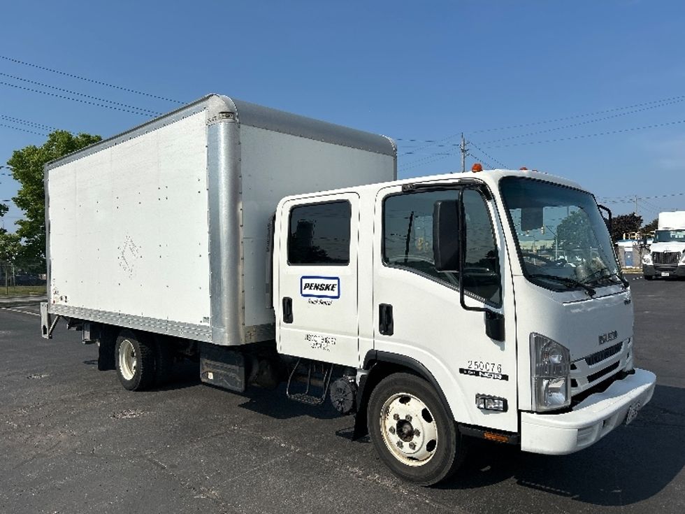 Medium Duty Box Truck-Light and Medium Duty Trucks-Isuzu-2019-NQR-Mississauga-ON-125,065\n\t\tkm-$ 68,250 - Image 3