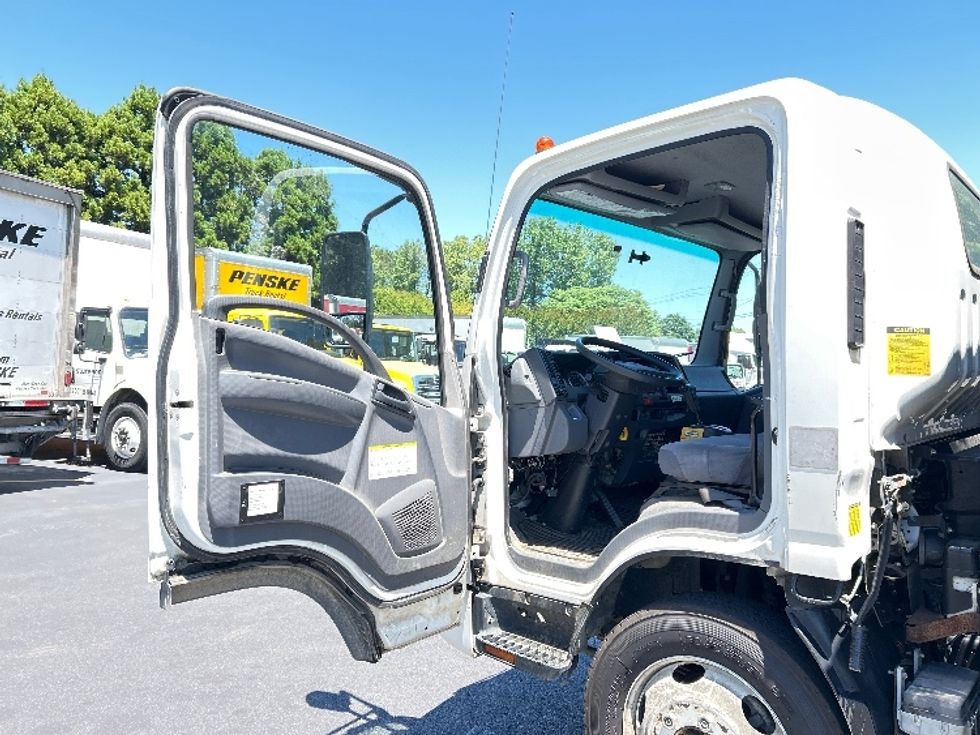 Medium Duty Box Truck-Light and Medium Duty Trucks-Isuzu-2019-NQR-Norcross-GA-118,457\n\t\tmiles-$ 42,750 - Image 13