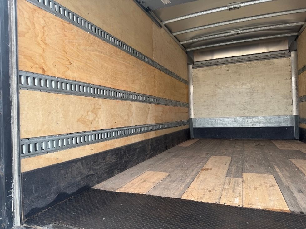 Medium Duty Box Truck-Light and Medium Duty Trucks-Isuzu-2019-NRR-Birmingham-AL-55,000\n\t\tmiles-$ 53,000 - Image 11