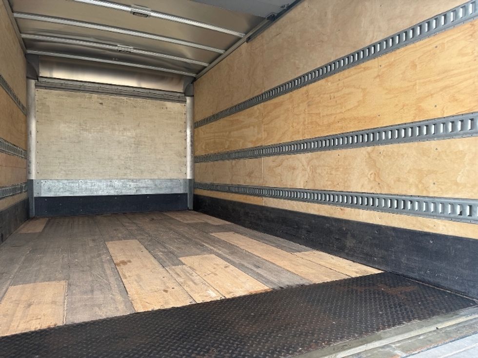 Medium Duty Box Truck-Light and Medium Duty Trucks-Isuzu-2019-NRR-Birmingham-AL-55,000\n\t\tmiles-$ 53,000 - Image 12