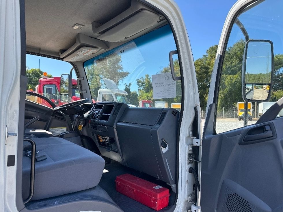 Medium Duty Box Truck-Light and Medium Duty Trucks-Isuzu-2019-NRR-Birmingham-AL-55,000\n\t\tmiles-$ 53,000 - Image 20