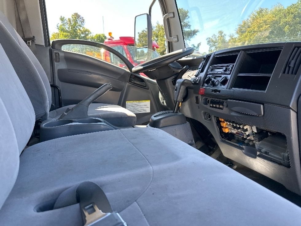 Medium Duty Box Truck-Light and Medium Duty Trucks-Isuzu-2019-NRR-Birmingham-AL-55,000\n\t\tmiles-$ 53,000 - Image 22
