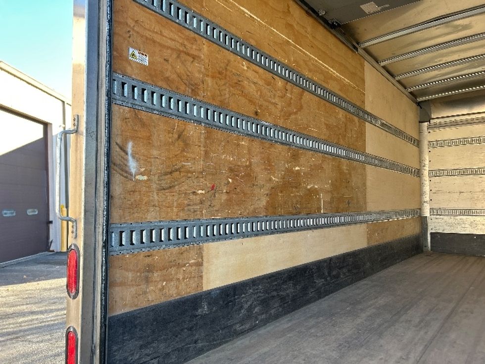 Medium Duty Box Truck-Light and Medium Duty Trucks-Isuzu-2019-NRR-Chicopee-MA-110,493\n\t\tmiles-$ 39,250 - Image 11
