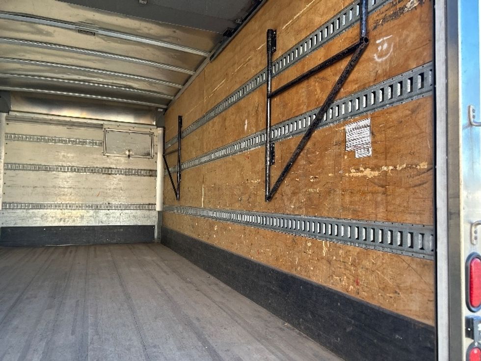 Medium Duty Box Truck-Light and Medium Duty Trucks-Isuzu-2019-NRR-Chicopee-MA-110,493\n\t\tmiles-$ 39,250 - Image 12