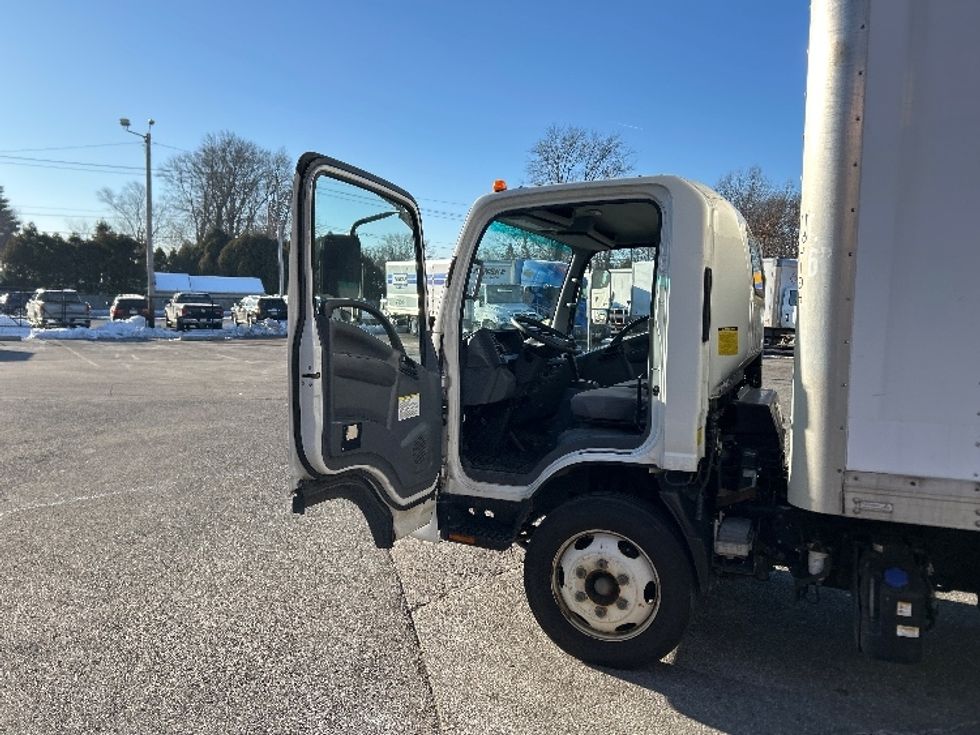 Medium Duty Box Truck-Light and Medium Duty Trucks-Isuzu-2019-NRR-Chicopee-MA-110,493\n\t\tmiles-$ 39,250 - Image 16