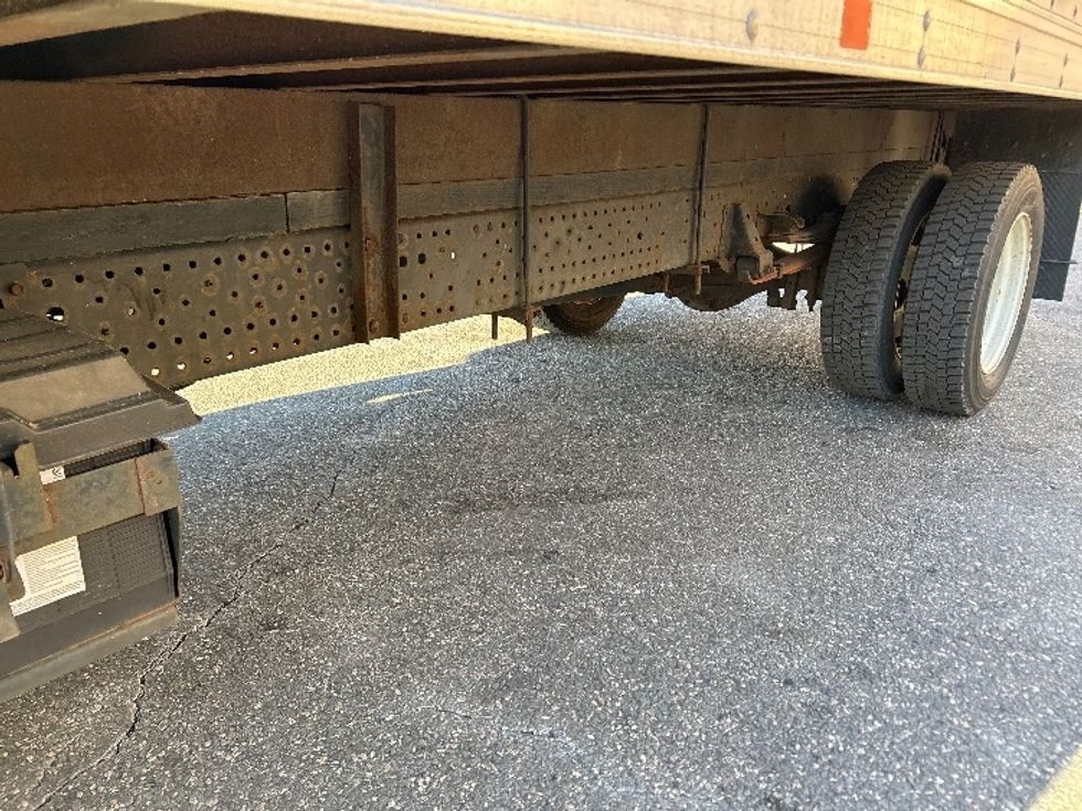 Medium Duty Box Truck-Light and Medium Duty Trucks-Isuzu-2019-NRR-Chicopee-MA-110,493\n\t\tmiles-$ 39,250 - Image 5