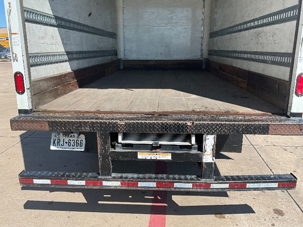 Medium Duty Box Truck-Light and Medium Duty Trucks-Isuzu-2019-NRR-Dallas-TX-130,663\n\t\tmiles-$ 40,250 - Image 10