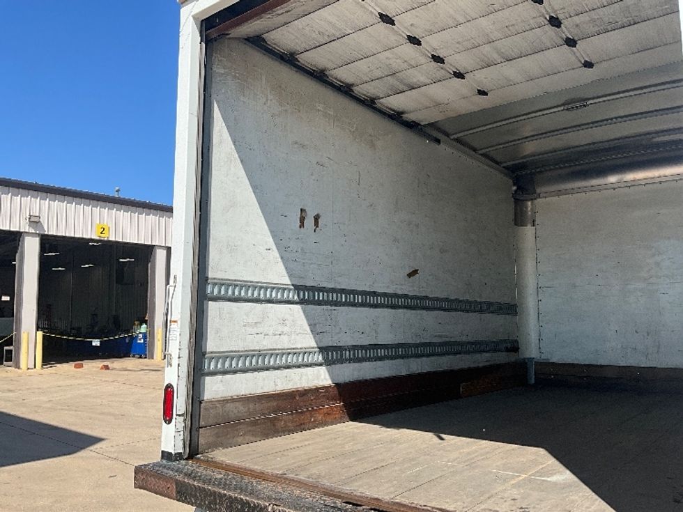 Medium Duty Box Truck-Light and Medium Duty Trucks-Isuzu-2019-NRR-Dallas-TX-130,663\n\t\tmiles-$ 40,250 - Image 11