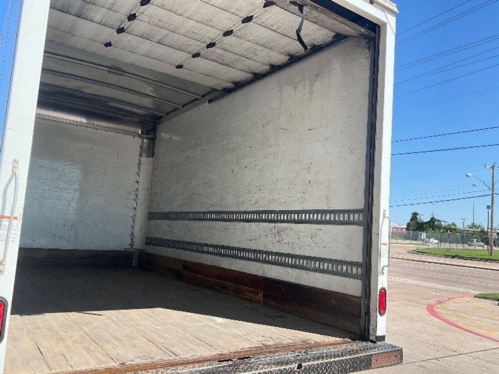 Medium Duty Box Truck-Light and Medium Duty Trucks-Isuzu-2019-NRR-Dallas-TX-130,663\n\t\tmiles-$ 40,250 - Image 12