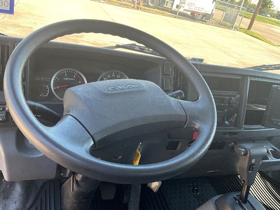 Medium Duty Box Truck-Light and Medium Duty Trucks-Isuzu-2019-NRR-Dallas-TX-130,663\n\t\tmiles-$ 40,250 - Image 17