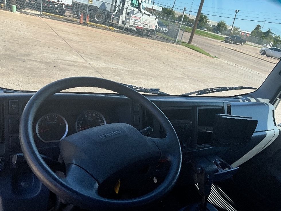 Medium Duty Box Truck-Light and Medium Duty Trucks-Isuzu-2019-NRR-Dallas-TX-130,663\n\t\tmiles-$ 40,250 - Image 18