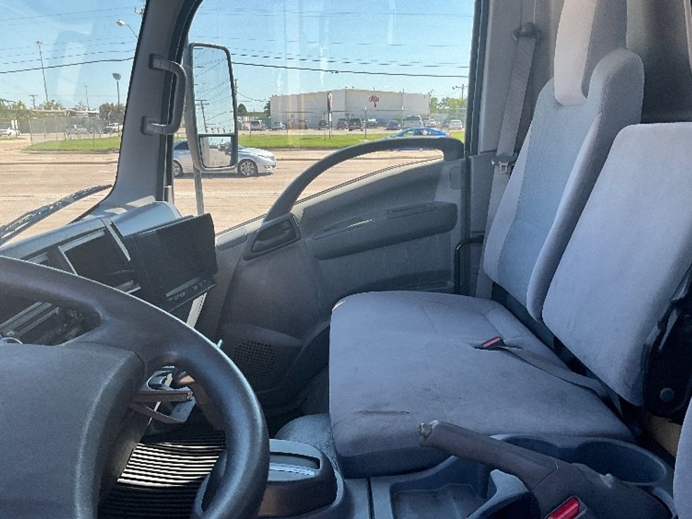Medium Duty Box Truck-Light and Medium Duty Trucks-Isuzu-2019-NRR-Dallas-TX-130,663\n\t\tmiles-$ 40,250 - Image 19