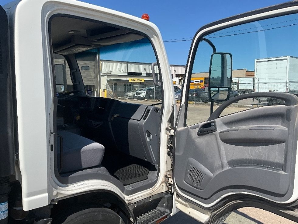 Medium Duty Box Truck-Light and Medium Duty Trucks-Isuzu-2019-NRR-Dallas-TX-130,663\n\t\tmiles-$ 40,250 - Image 20