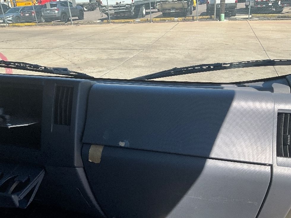 Medium Duty Box Truck-Light and Medium Duty Trucks-Isuzu-2019-NRR-Dallas-TX-130,663\n\t\tmiles-$ 40,250 - Image 21