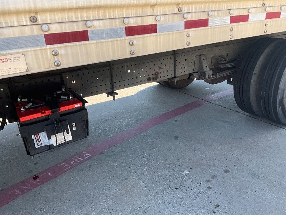 Medium Duty Box Truck-Light and Medium Duty Trucks-Isuzu-2019-NRR-Dallas-TX-130,663\n\t\tmiles-$ 40,250 - Image 5