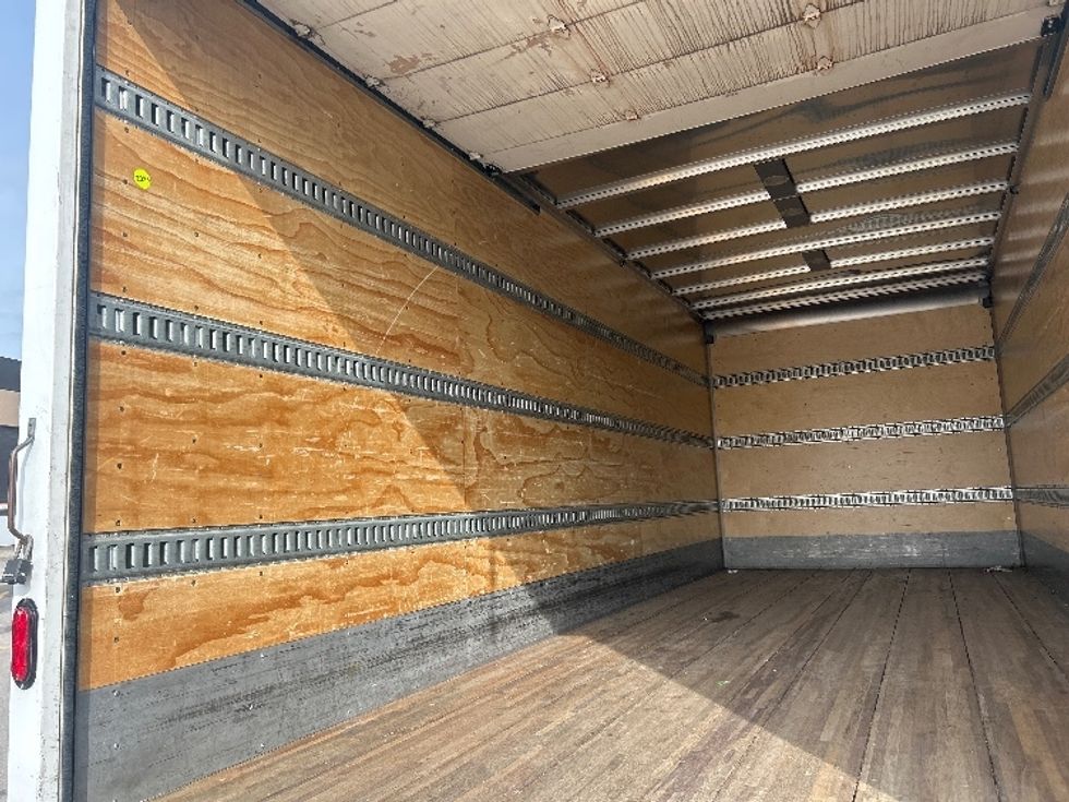 Medium Duty Box Truck-Light and Medium Duty Trucks-Isuzu-2019-NRR-Delta-BC-90,552\n\t\tkm-$ 58,750 - Image 11