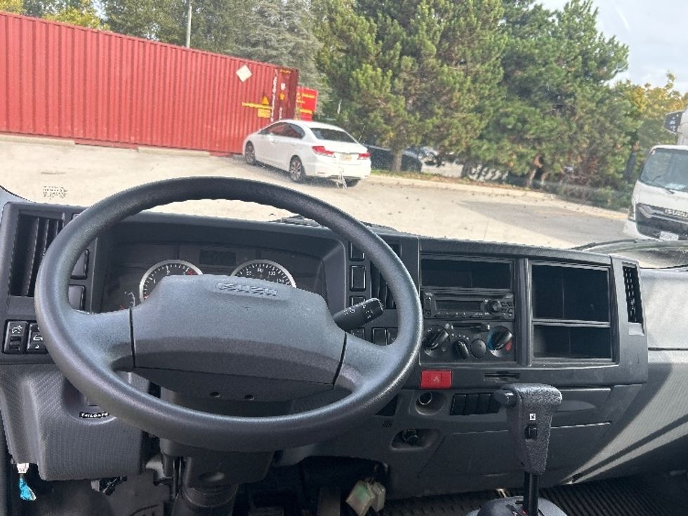 Medium Duty Box Truck-Light and Medium Duty Trucks-Isuzu-2019-NRR-Delta-BC-90,552\n\t\tkm-$ 58,750 - Image 18