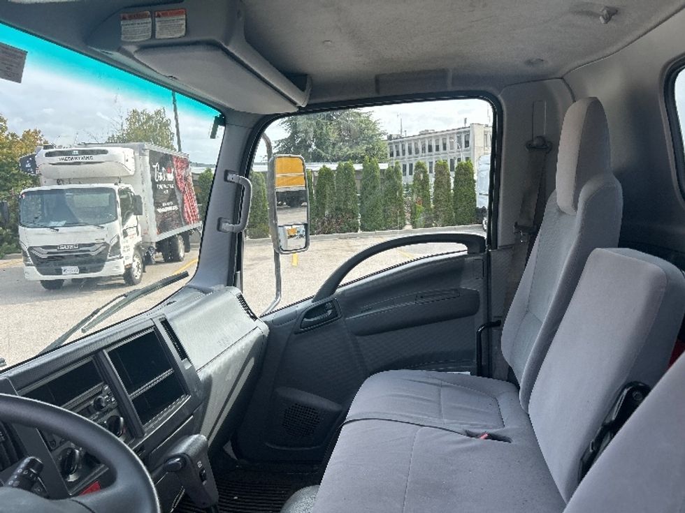 Medium Duty Box Truck-Light and Medium Duty Trucks-Isuzu-2019-NRR-Delta-BC-90,552\n\t\tkm-$ 58,750 - Image 19