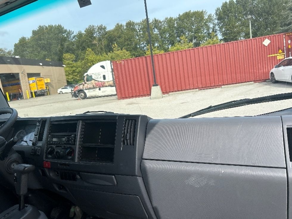Medium Duty Box Truck-Light and Medium Duty Trucks-Isuzu-2019-NRR-Delta-BC-90,552\n\t\tkm-$ 58,750 - Image 21