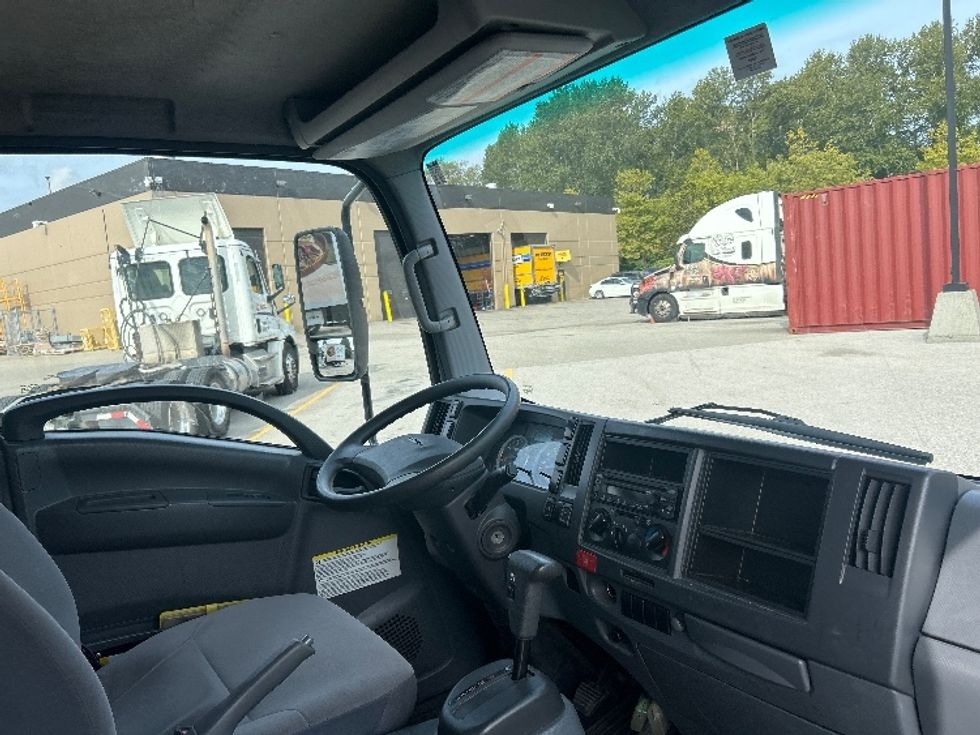Medium Duty Box Truck-Light and Medium Duty Trucks-Isuzu-2019-NRR-Delta-BC-90,552\n\t\tkm-$ 58,750 - Image 22