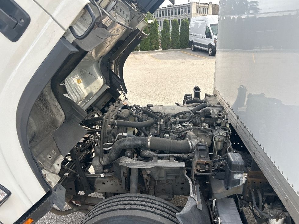 Medium Duty Box Truck-Light and Medium Duty Trucks-Isuzu-2019-NRR-Delta-BC-90,552\n\t\tkm-$ 58,750 - Image 24