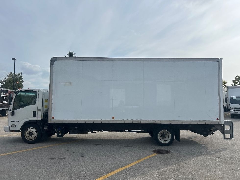 Medium Duty Box Truck-Light and Medium Duty Trucks-Isuzu-2019-NRR-Delta-BC-90,552\n\t\tkm-$ 58,750 - Image 4