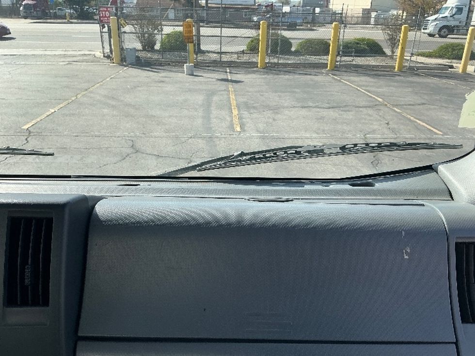 Medium Duty Box Truck-Light and Medium Duty Trucks-Isuzu-2019-NRR-Fontana-CA-116,065\n\t\tmiles-$ 44,750 - Image 21