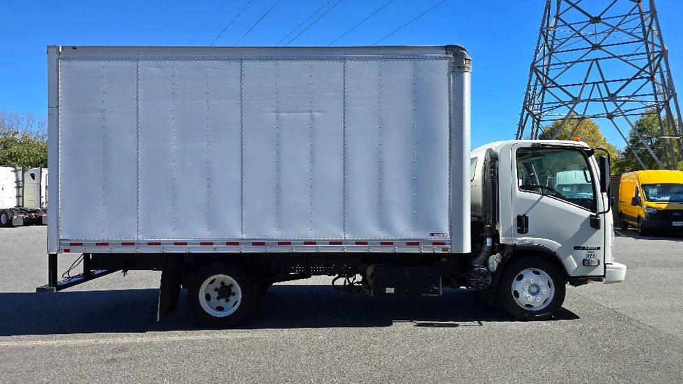 Medium Duty Box Truck-Light and Medium Duty Trucks-Isuzu-2019-NRR-Greensboro-NC-137,851\n\t\tmiles-$ 39,500 - Image 14