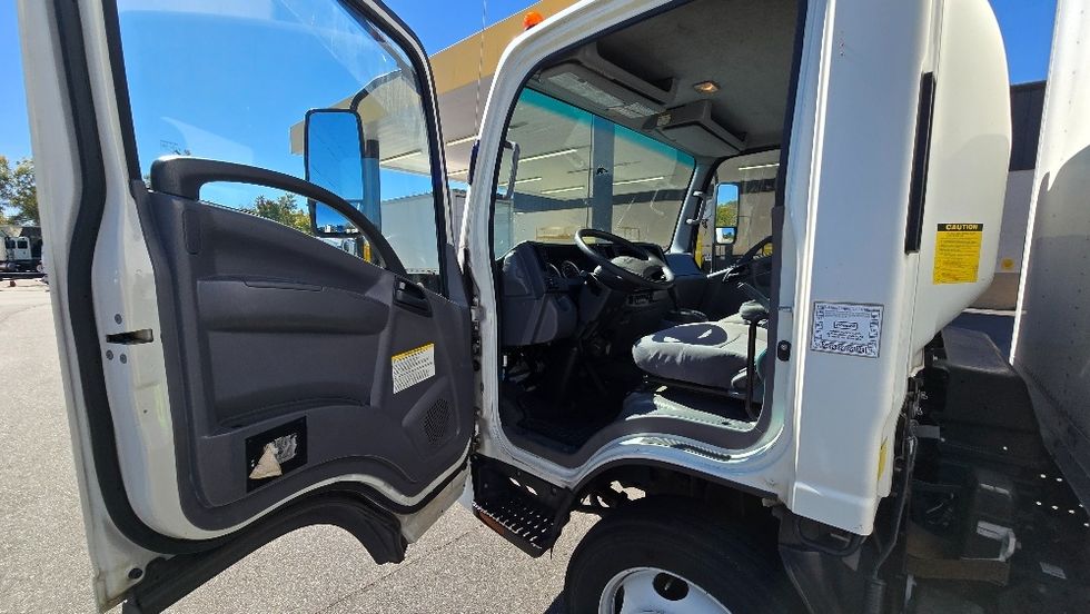 Medium Duty Box Truck-Light and Medium Duty Trucks-Isuzu-2019-NRR-Greensboro-NC-137,851\n\t\tmiles-$ 39,500 - Image 15