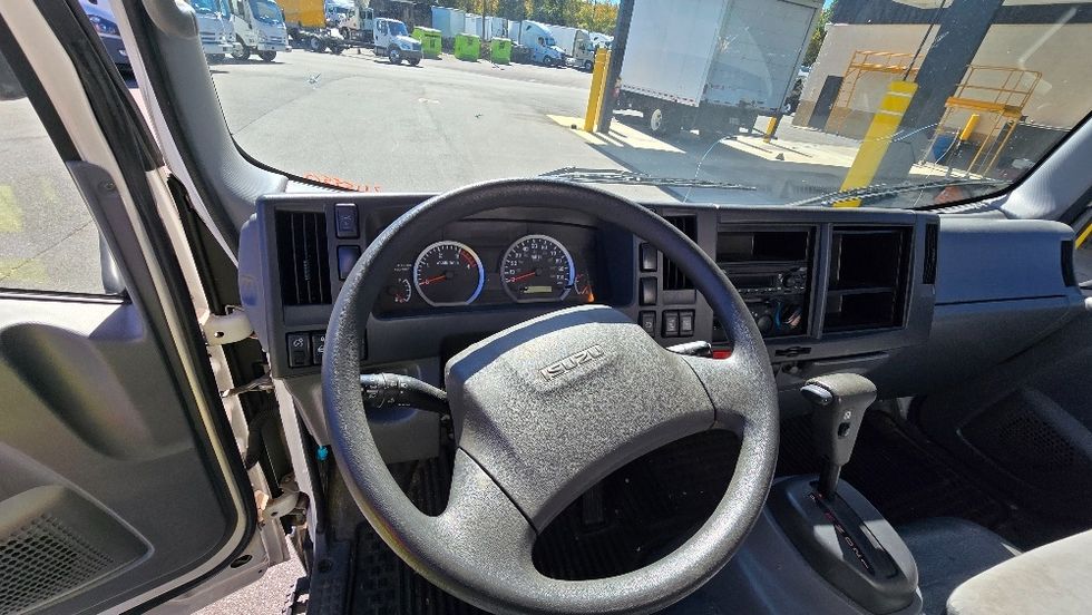 Medium Duty Box Truck-Light and Medium Duty Trucks-Isuzu-2019-NRR-Greensboro-NC-137,851\n\t\tmiles-$ 39,500 - Image 16