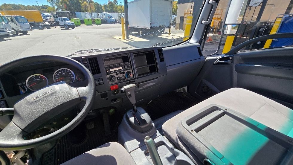 Medium Duty Box Truck-Light and Medium Duty Trucks-Isuzu-2019-NRR-Greensboro-NC-137,851\n\t\tmiles-$ 39,500 - Image 17