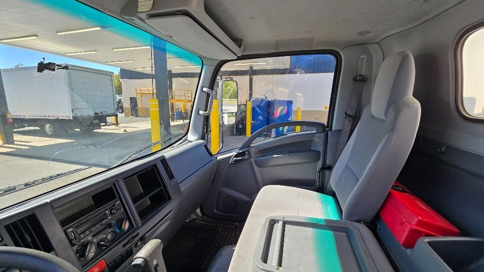 Medium Duty Box Truck-Light and Medium Duty Trucks-Isuzu-2019-NRR-Greensboro-NC-137,851\n\t\tmiles-$ 39,500 - Image 18
