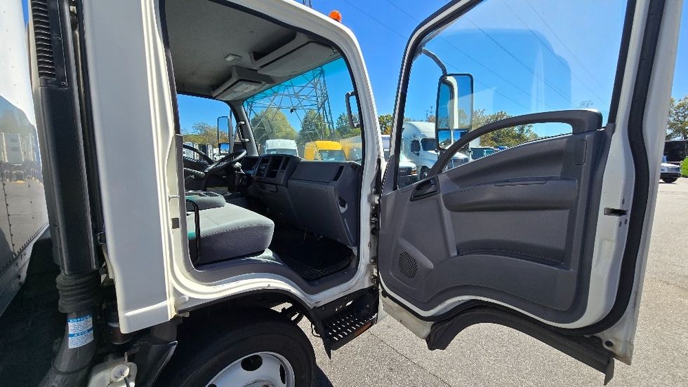 Medium Duty Box Truck-Light and Medium Duty Trucks-Isuzu-2019-NRR-Greensboro-NC-137,851\n\t\tmiles-$ 39,500 - Image 19