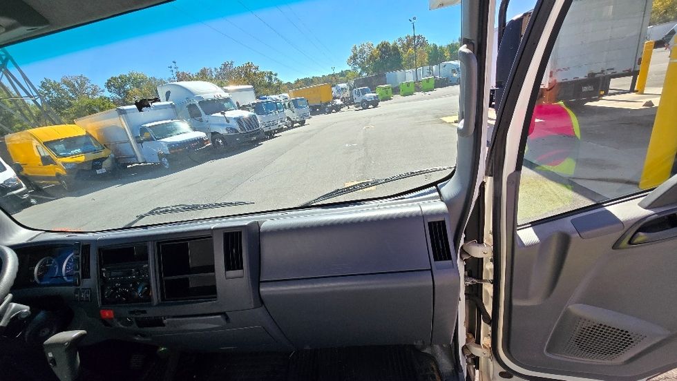 Medium Duty Box Truck-Light and Medium Duty Trucks-Isuzu-2019-NRR-Greensboro-NC-137,851\n\t\tmiles-$ 39,500 - Image 20