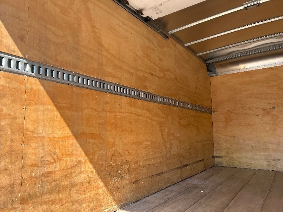 Medium Duty Box Truck-Light and Medium Duty Trucks-Isuzu-2019-NRR-Greensboro-NC-137,976\n\t\tmiles-$ 39,500 - Image 10
