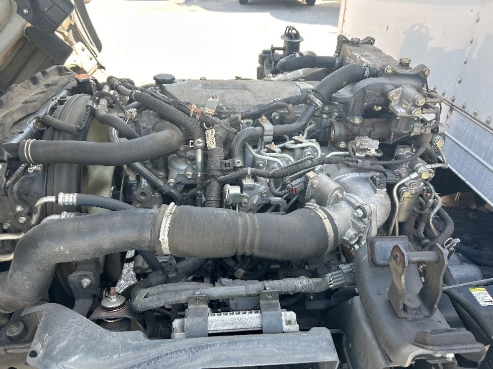 Medium Duty Box Truck-Light and Medium Duty Trucks-Isuzu-2019-NRR-Greensboro-NC-137,976\n\t\tmiles-$ 39,500 - Image 23