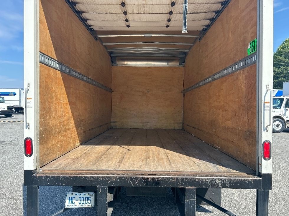 Medium Duty Box Truck-Light and Medium Duty Trucks-Isuzu-2019-NRR-Greensboro-NC-137,976\n\t\tmiles-$ 39,500 - Image 8