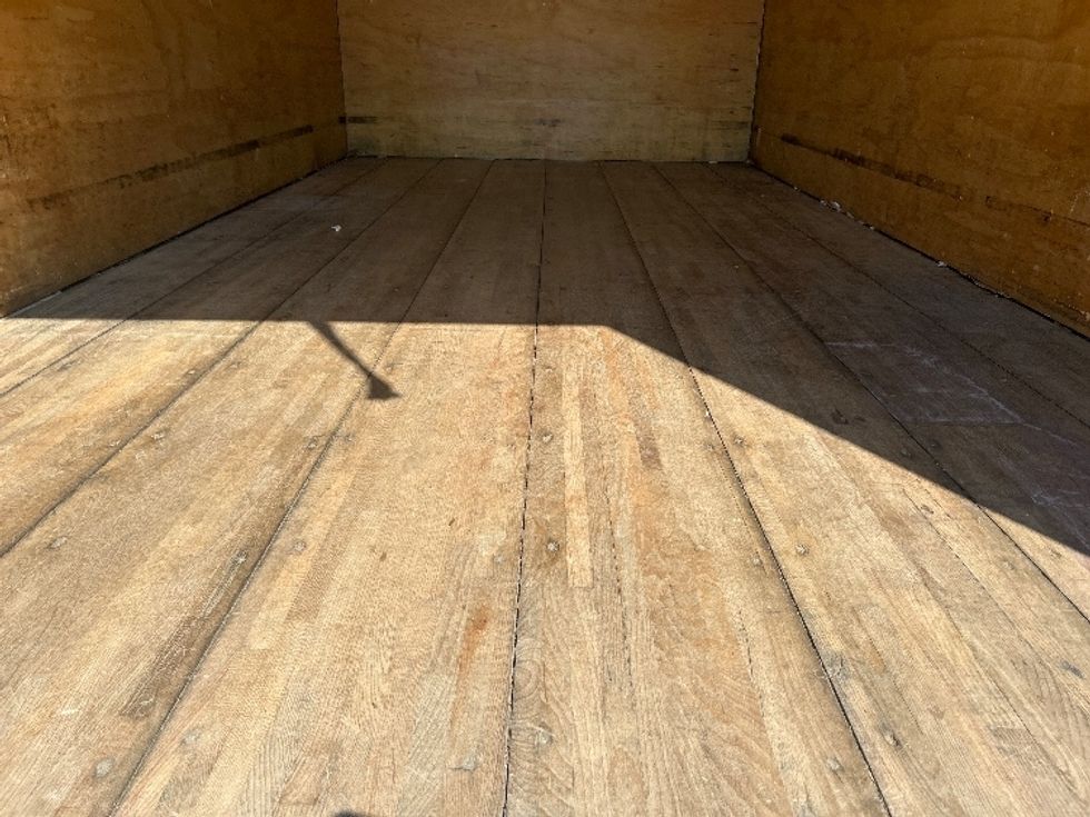 Medium Duty Box Truck-Light and Medium Duty Trucks-Isuzu-2019-NRR-Greensboro-NC-137,976\n\t\tmiles-$ 39,500 - Image 9
